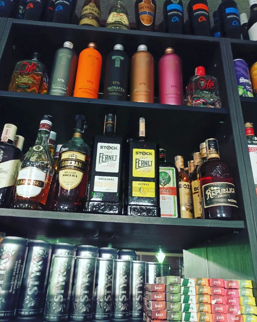 Bar & Hudba